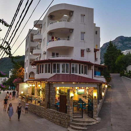 Hotel Galeb Čanj Екстериор снимка