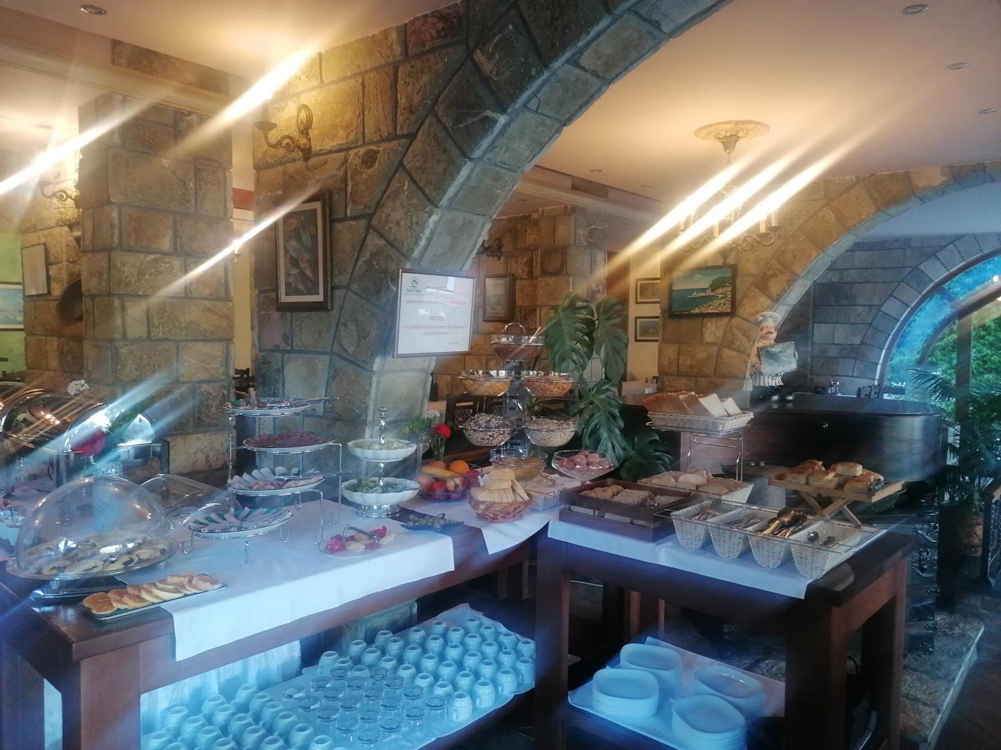 Hotel Galeb Čanj Екстериор снимка