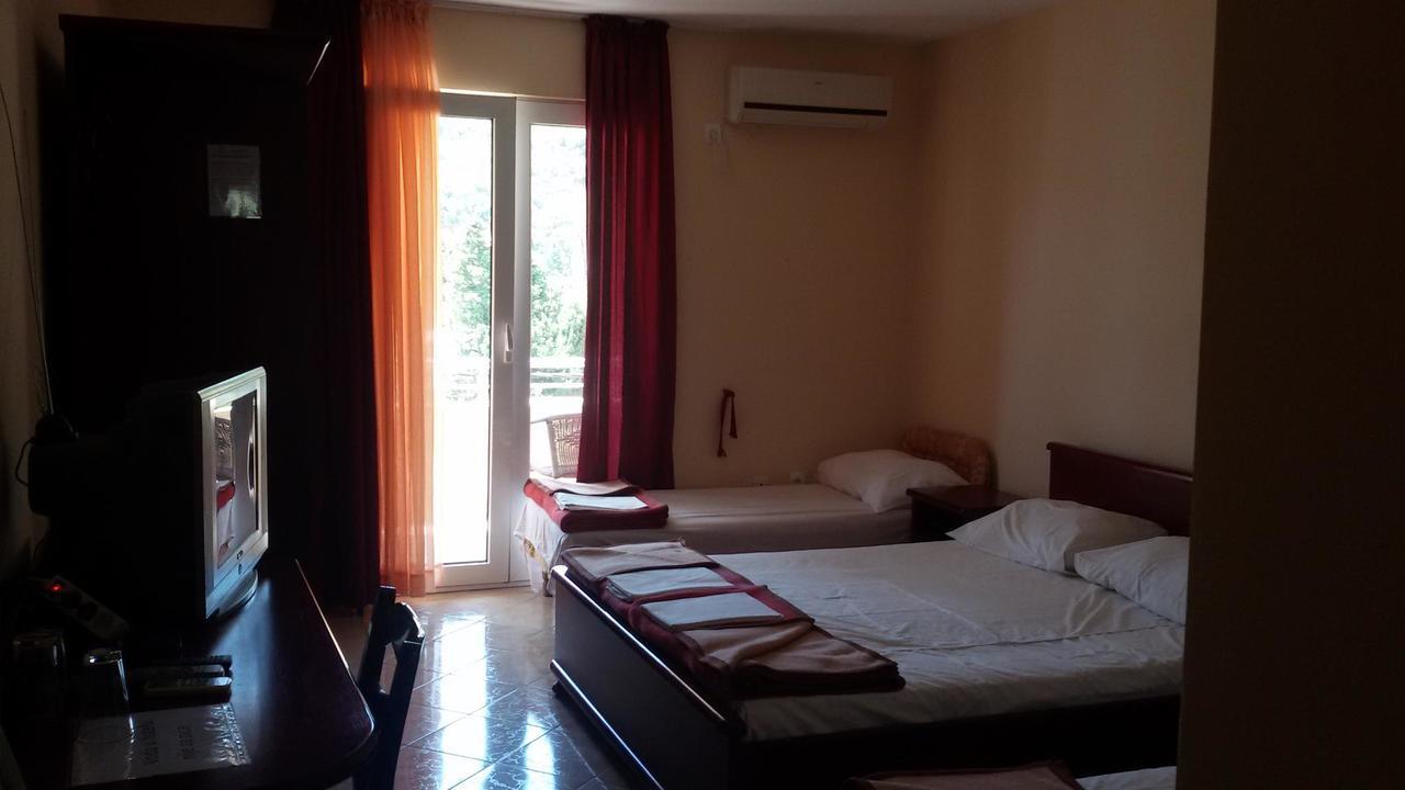 Hotel Galeb Čanj Екстериор снимка