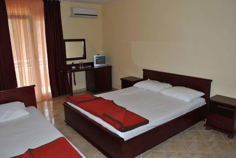 Hotel Galeb Čanj Екстериор снимка