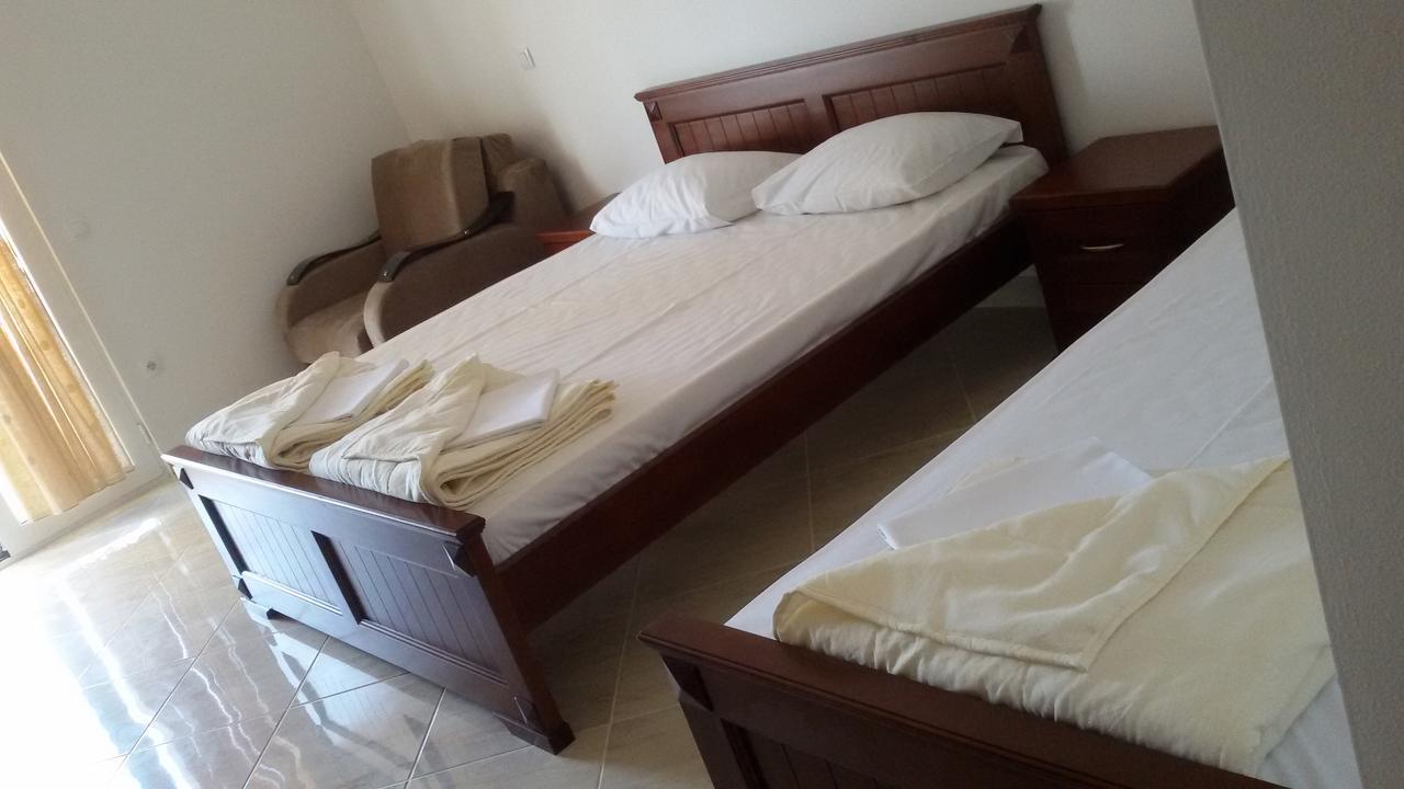 Hotel Galeb Čanj Екстериор снимка