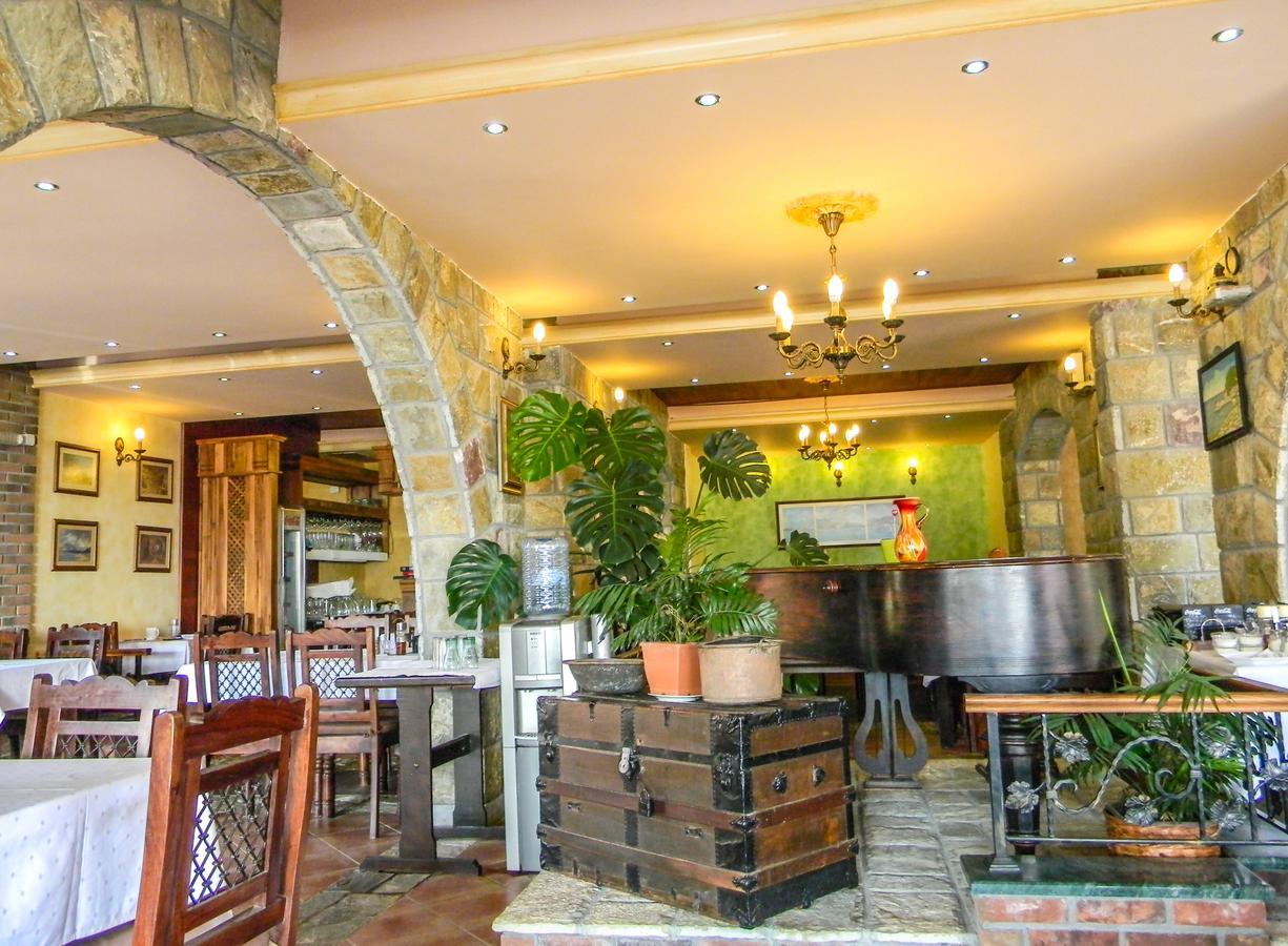 Hotel Galeb Čanj Екстериор снимка