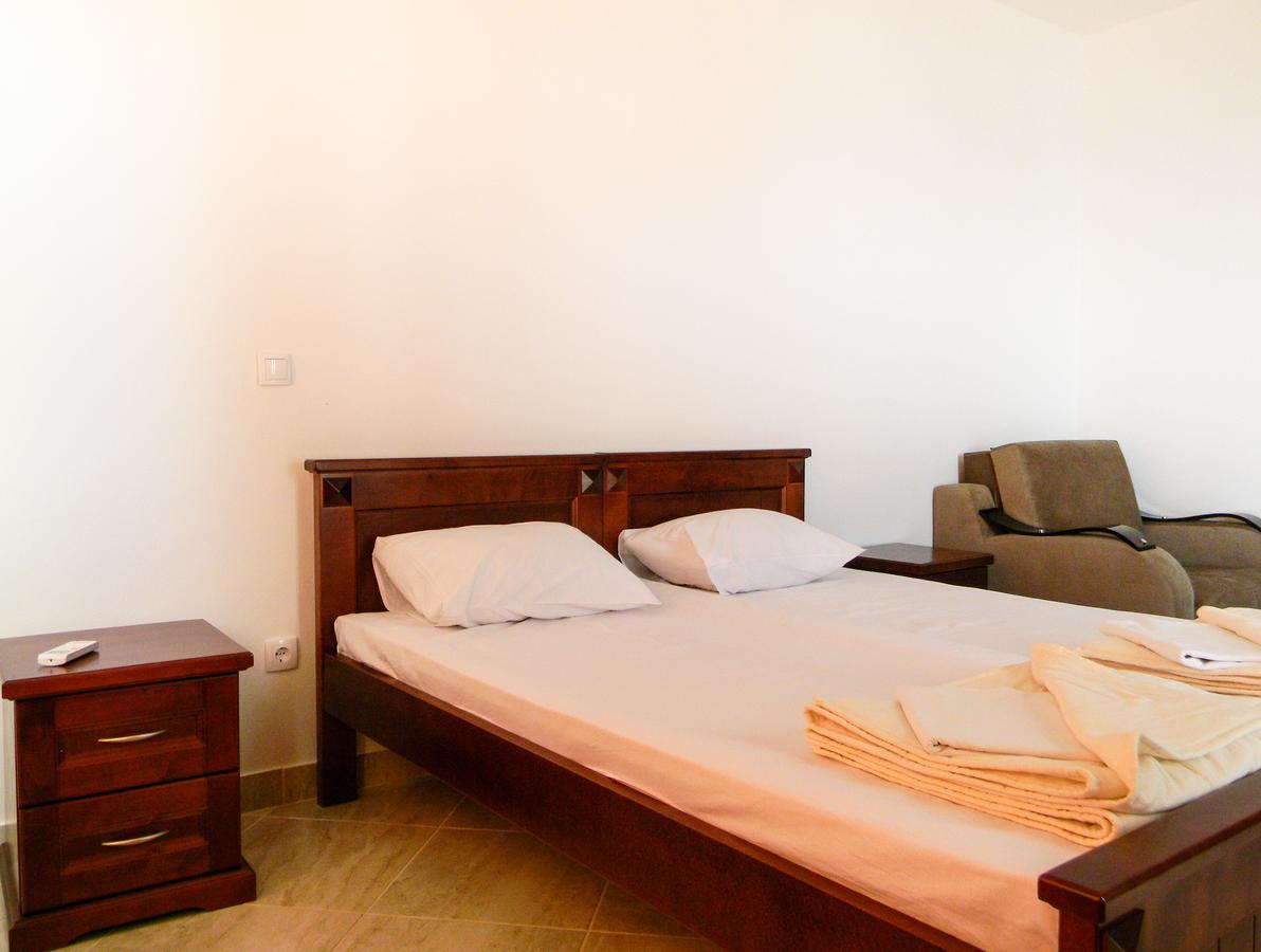 Hotel Galeb Čanj Екстериор снимка