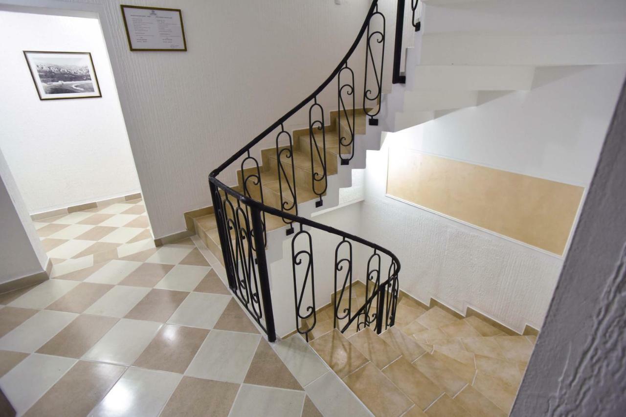 Hotel Galeb Čanj Екстериор снимка