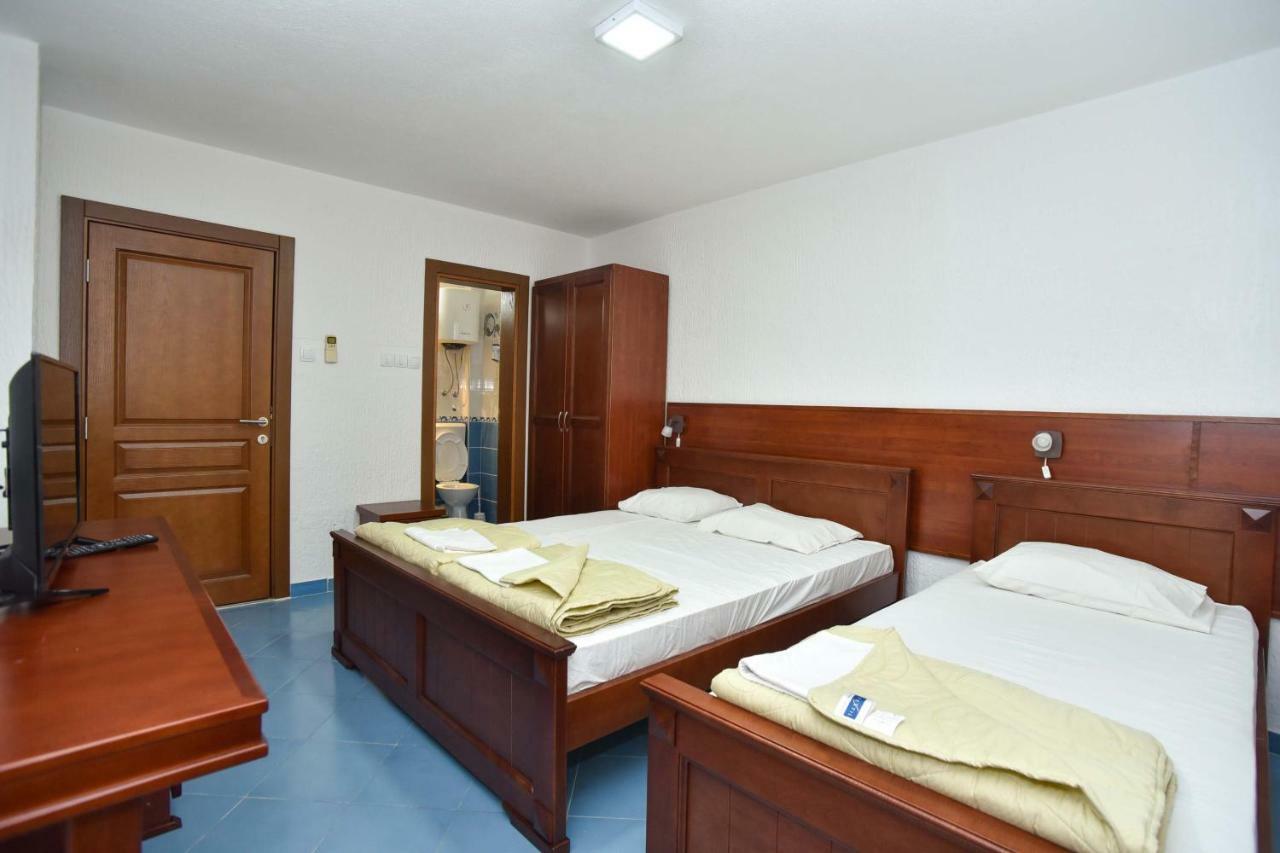 Hotel Galeb Čanj Екстериор снимка