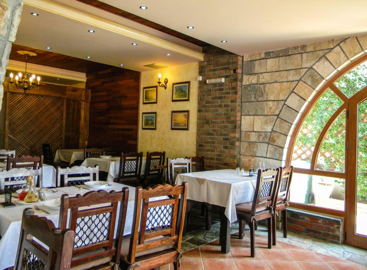 Hotel Galeb Čanj Екстериор снимка