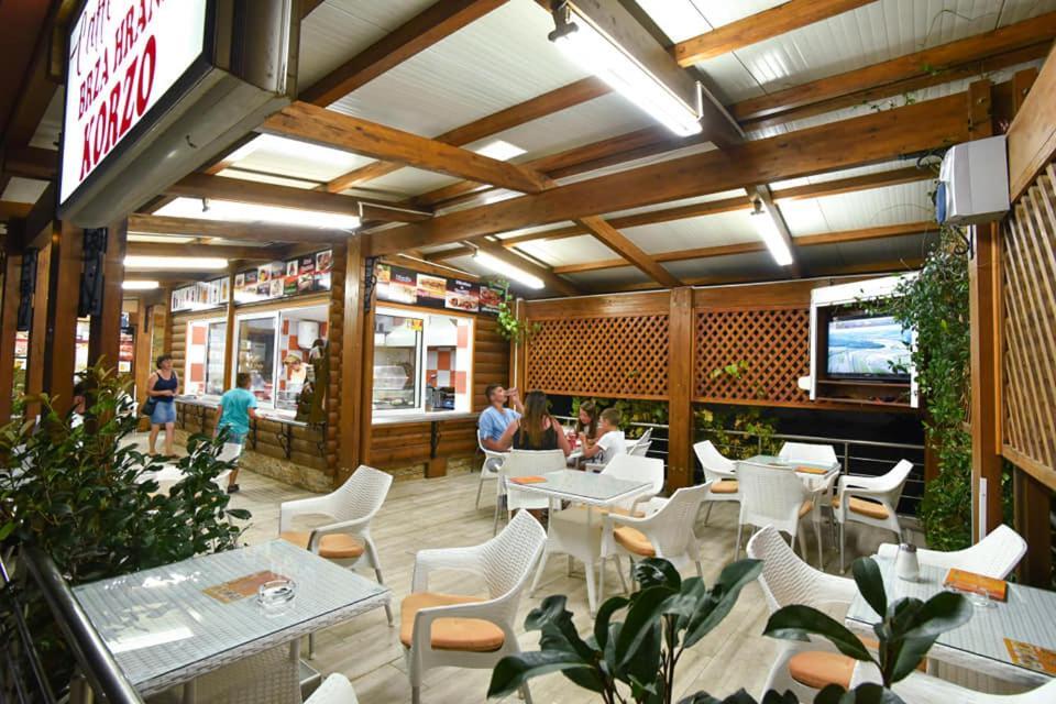 Hotel Galeb Čanj Екстериор снимка
