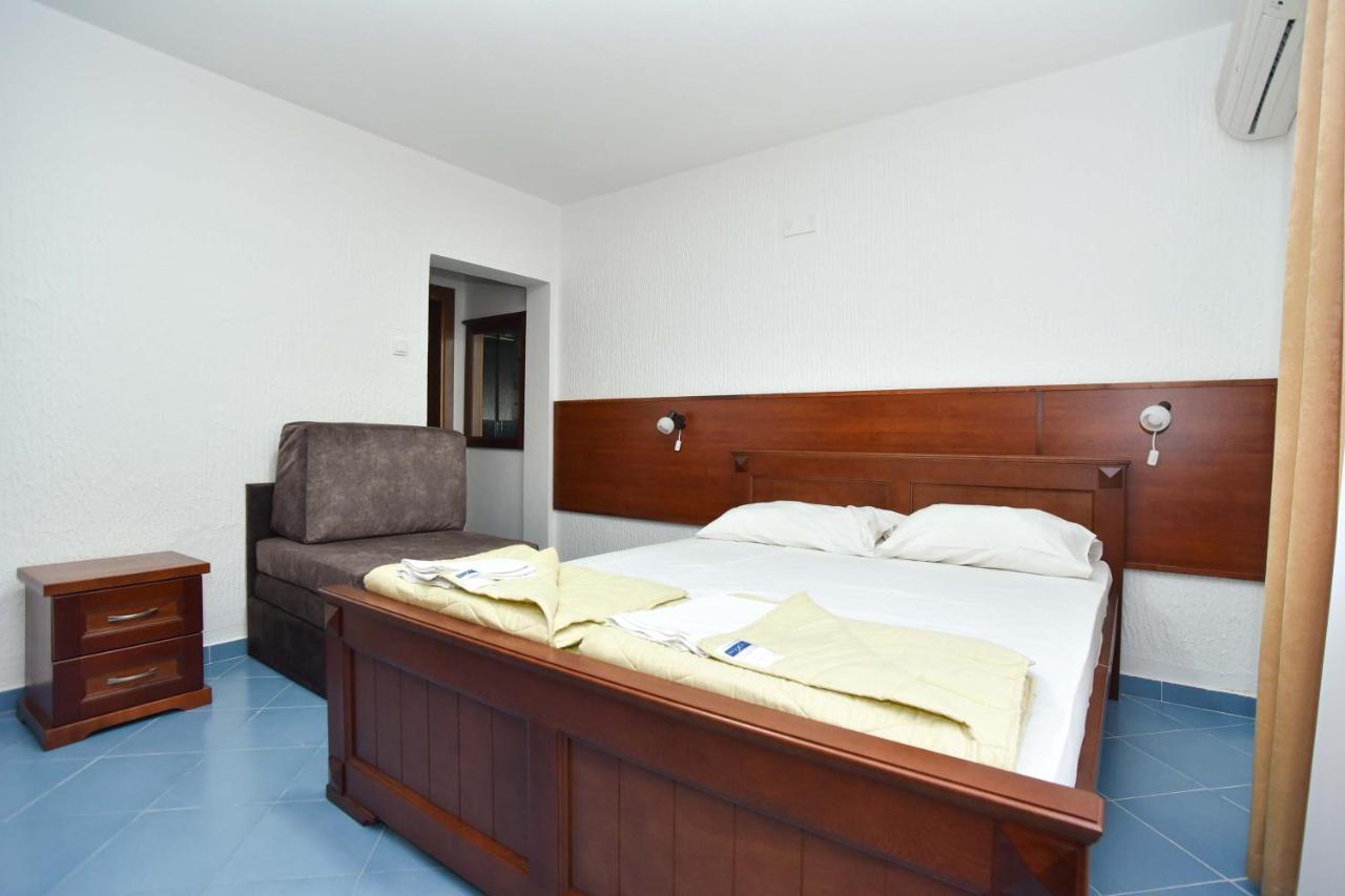 Hotel Galeb Čanj Екстериор снимка